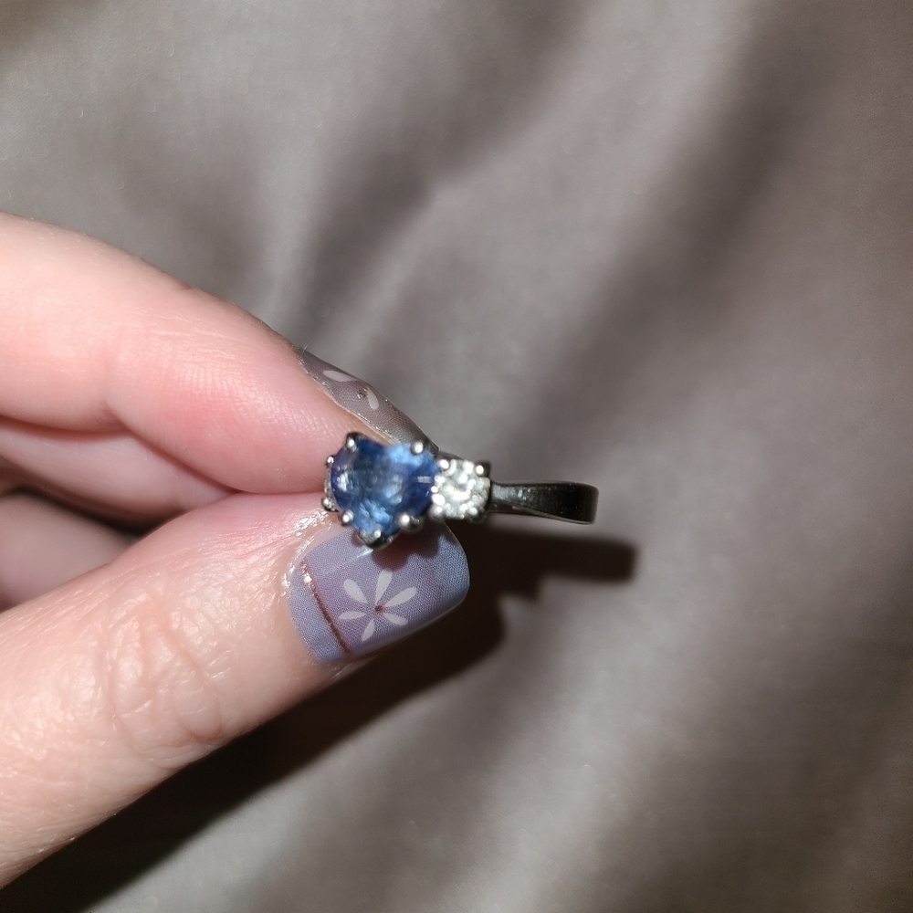 Platinum engagement ring 1.74 carat heart shaped sapphire with natural diamonds - Picture 7 of 11